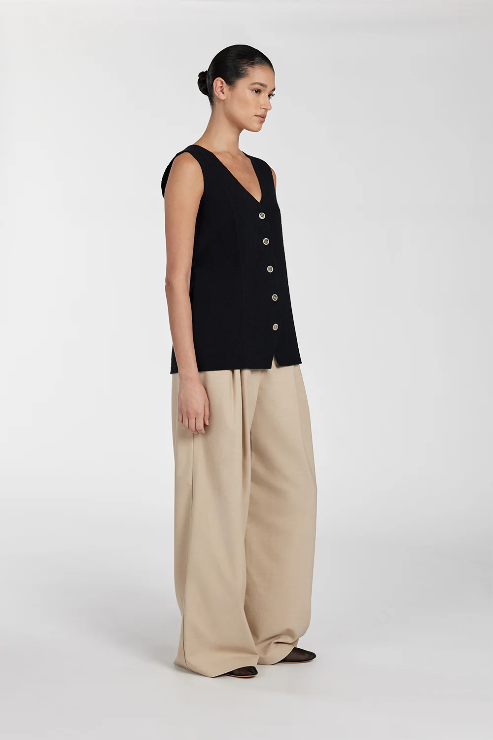 LISA BLACK TAILORED KNIT VEST - Image 3