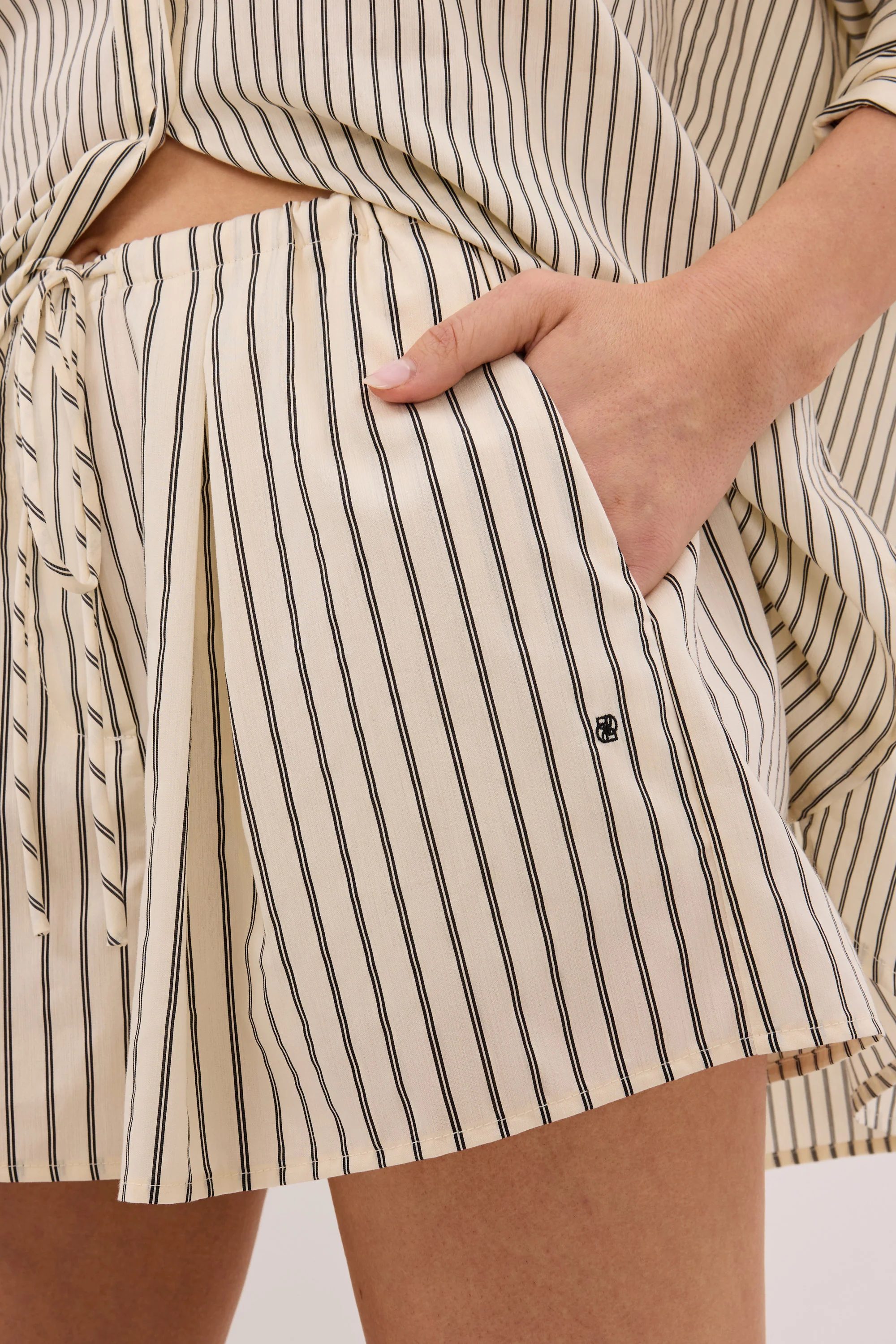SABLE CREAM SILK BLEND SHORT - Image 4