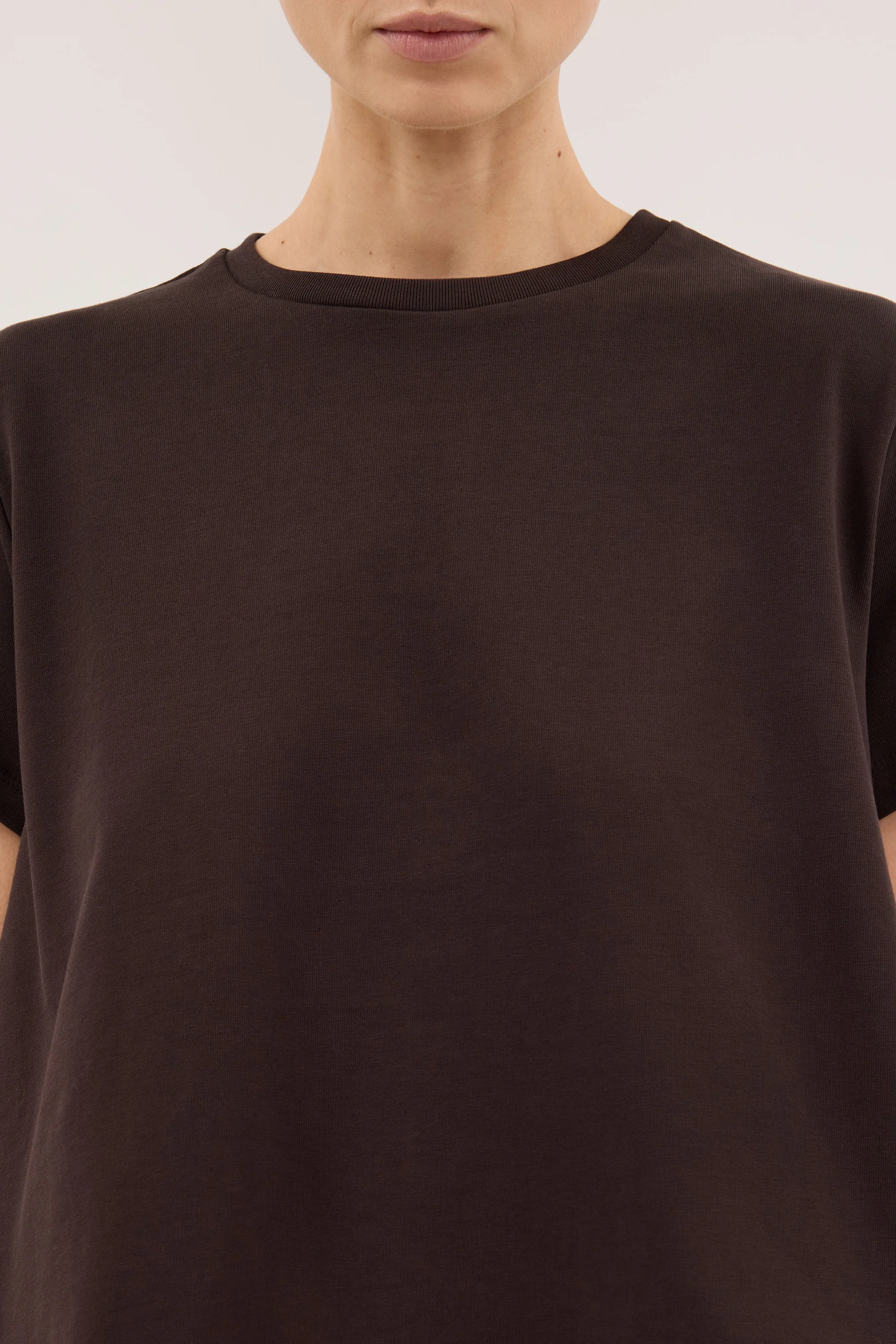 TATUM BITTER CHOC SHORT SLEEVE COTTON TEE - Image 5